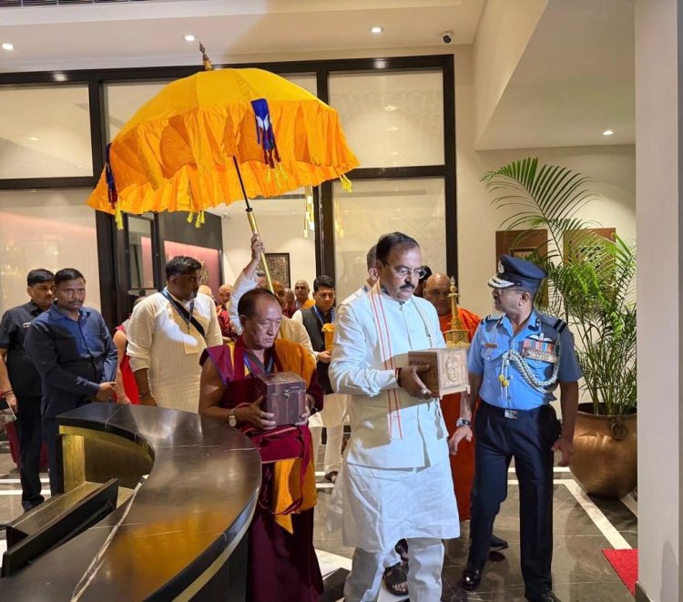 केशव प्रसाद मौर्य तथागत बुद्ध के अवशेषों को लेकर रूस के लिए रवाना