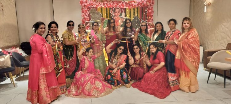 हरिश्चंद्र वंशीय रस्तोगी महिला शाखा सखी के दीपावली उत्सव में डांडिया की धूम