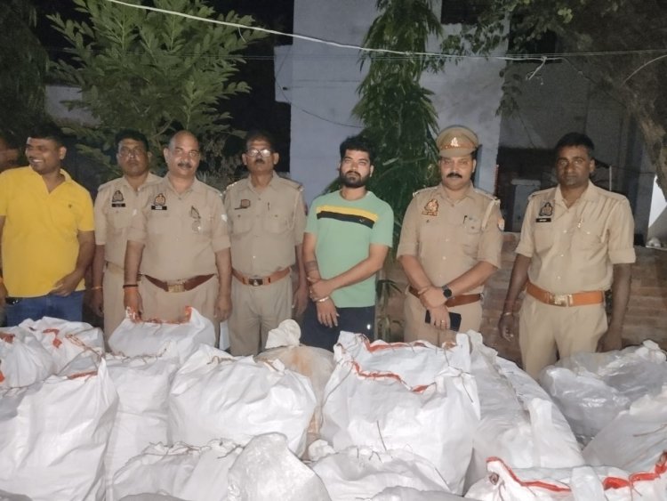 फर्नीचर की दुकान में छिपा रखा था 8 कुंतल अवैध पटाखा, पुलिस ने किया भंडाफोड़