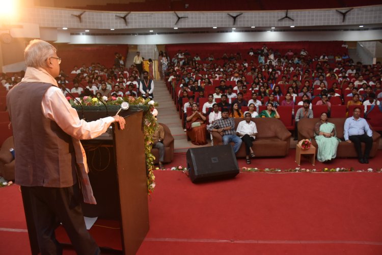 विद्यार्थी अवसरों का लाभ उठाएं और स्वयं को अर्थपूर्ण वैश्विक नागरिक बनाए : प्रो.अजित कुमार चतुर्वेदी