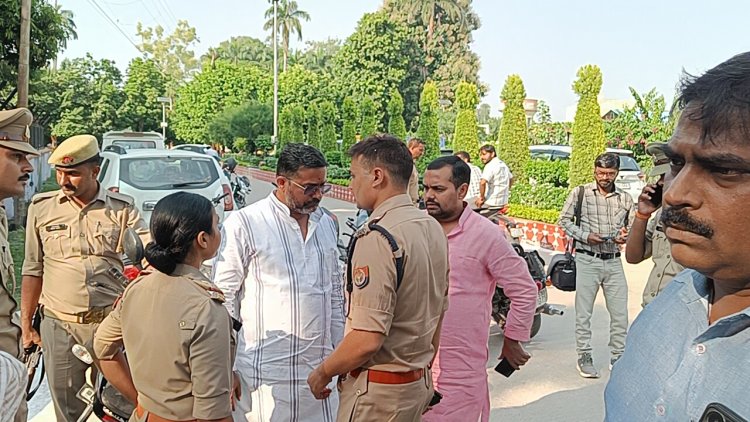 आकाशवाणी गोरखपुर में हंगामा, भाजपा नगर उपाध्यक्ष पर सिक्योरिटी गार्ड का हमला