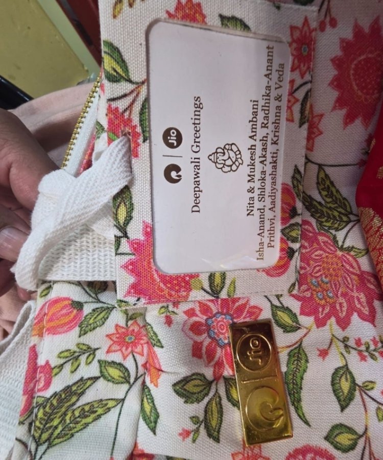 उद्यमी मुकेश अंबानी ने काशी की अन्नपूर्णा माता के लिए भेजी श्रृंगार सामग्री