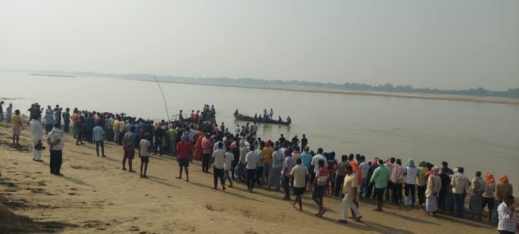 गाजीपुर: गंगा नदी में डूबी तीन लड़कियाें में दाे की माैत, एक लापता
