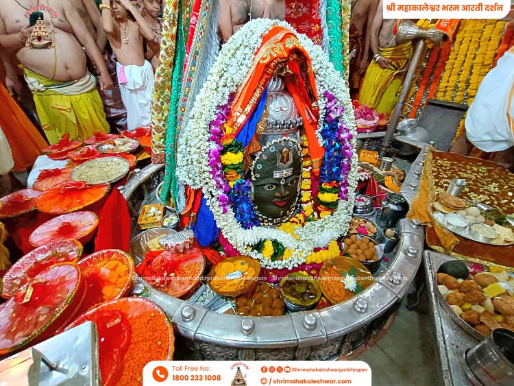 दीपोत्सव महापर्व पर भगवान महाकालेश्वर का पंचामृत अभिषेक एवं अन्नकूट भोग अर्पण