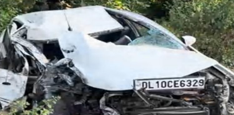 कार व बस की जोरदार भिड़ंत में दो कार सवार गम्भीर