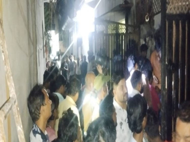 सुलतानपुर में शॉर्ट सर्किट से घर-गोदाम में लगी आग, लाखों का नुकसान