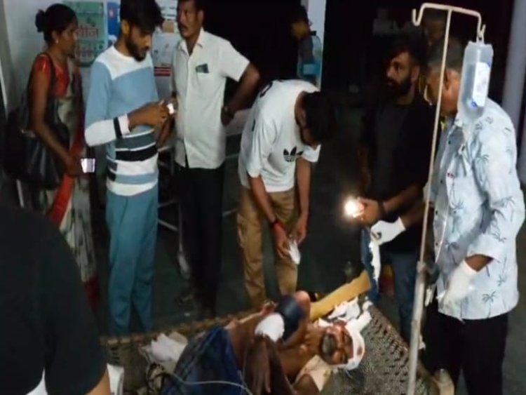 विवाद मे दबंग भाइयों ने हंसिया से किया वार, दंपति की हालत गम्भीर, दो अन्य घायल