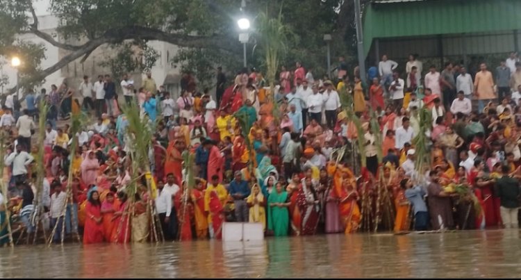 छठ पूजा उत्सव का भव्य आयोजन, गुप्तारघाट व सरयू तट पर उमड़ी श्रद्धालुओं की भीड़