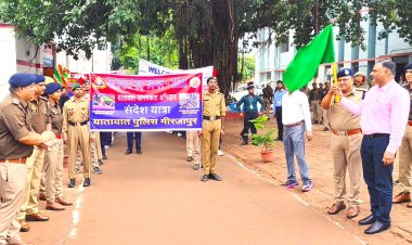 डीएम व एसएसपी ने किया यातायात माह का शुभारंभ, चेतना रथ को दिखाई हरी झंडी