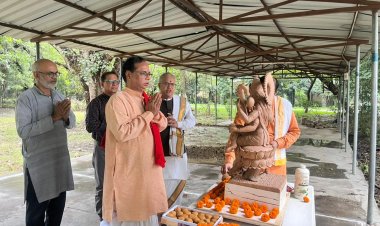 बीएचयू महिला महाविद्यालय चौराहे पर माँ सरस्वती की प्रतिमा का पुनर्निर्माण शुरू