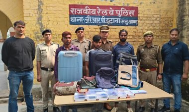 ट्रेन में यात्रियों के सामान की चोरियां करने वाले तीन शातिर चोर गिरफ्तार, सोने चांदी के आभूषण समेत कीमती सामान बरामद