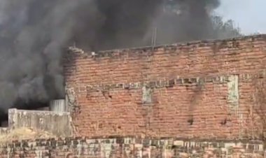 प्रयागराज: पड़िला महादेव मंदिर के समीप एक घर में लगी भीषण, काबू पाने में जुटा अग्नि शमन दस्ता उप्र