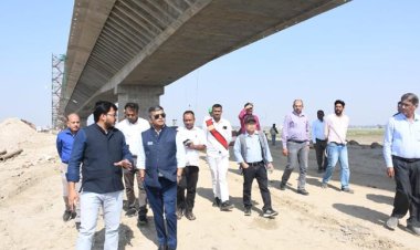 जिलाधिकारी ने निर्माणाधीन सिक्स लेन ब्रिज के कार्य प्रगति का किया निरीक्षण