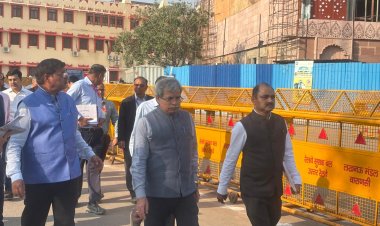 वाराणसी: चेयरमैन रेलवे बोर्ड एवं मुख्य कार्यकारी ने वाराणसी जंक्शन का किया निरीक्षण