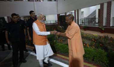 बरेका गेस्ट हाउस में प्रधानमंत्री मोदी ने वाराणसी के विकास कार्यों पर की चर्चा