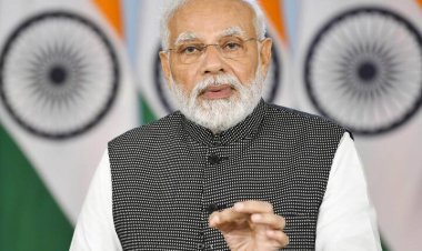  प्रधानमंत्री ने वाराणसी में चार नई वंदे भारत ट्रेनों को हरी झंडी दिखा कर कहा, विकास को नई गति देंगी ये आधुनिक ट्रेनें