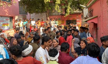 मां को दफनाने आये बेटे की हुई हत्या