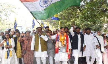 सरकारी नौकरियां घट रही हैं : संजय सिंह