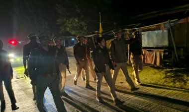 ठिठुरन भरी स्याह रात में पैदल गश्त पर निकली एसपी को देख महकमे में हड़कम्प