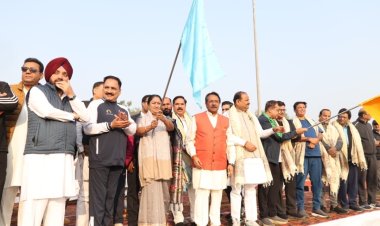 मुख्यमंत्री ने 'नमो रन फॉर रोड सेफ्टी' को दिखाई झंडी, बोलीं-सड़क सुरक्षा के प्रति जागरूकता सुदृढ़ करना लक्ष्य