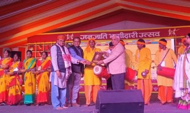 बिरसा जयंती उत्सव में विभिन्न जनजातियों के कलाकारों ने पेश किया नृत्य