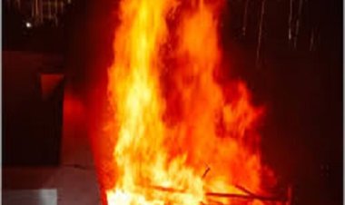 लखनऊ में आग लगने से सात दुकानें व गुमटी जली