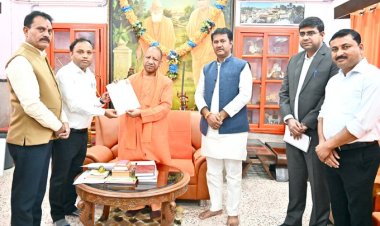 मुख्यमंत्री योगी ने भरा एसआईआर प्रक्रिया का फॉर्म,जागरूक व जिम्मेदार नागरिक होने की दी प्रेरणा