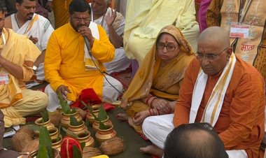 राम मंदिर ध्वजारोहण से पहले सरयू तट हुआ कलश पूजन और पूजित कलश पहुंचे रामजन्म भूमि