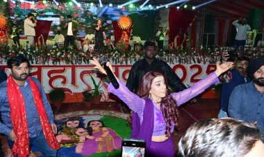 अक्षरा सिंह ने रचा सुरों का उत्सव, महादेवा महोत्सव की रात बनी अविस्मरणीय