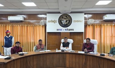 संविधान दिवस:   जिलाधिकारी और पुलिस अधीक्षक ने दिलाई संविधान के मूल्यों के प्रति सच्ची श्रद्धा और निष्ठा रखने की शपथ