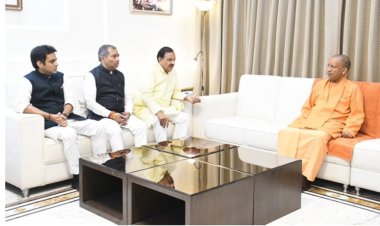 सांसद के घर पहुंचकर मुख्यमंत्री ने शोक संतप्त परिवार को दी सांत्वना