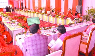 आवाहन अखाड़े के प्रतिनिधियों को मुख्यमंत्री की बैठक से बाहर निकाला गया, संतों में रोष