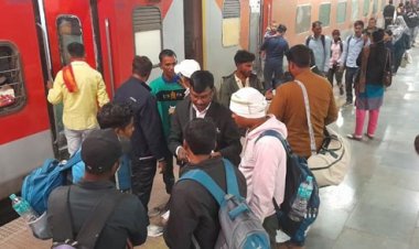 प्रयागराज छिवकी-मिर्जापुर खंड में चेकिंग में पकड़े गए छह अवैध वेंडर