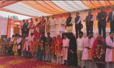 संभल में सामूहिक विवाह कार्यक्रम में पहुंचे प्रभारी मंत्री, दिया आशीर्वाद