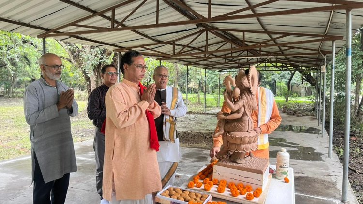 बीएचयू महिला महाविद्यालय चौराहे पर माँ सरस्वती की प्रतिमा का पुनर्निर्माण शुरू