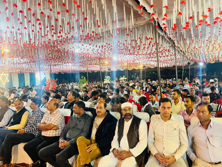 अजीतमल कवि सम्मेलन : कवियाें ने देशभक्ति से लेकर राजनीति की कविताओं से बांधा समां