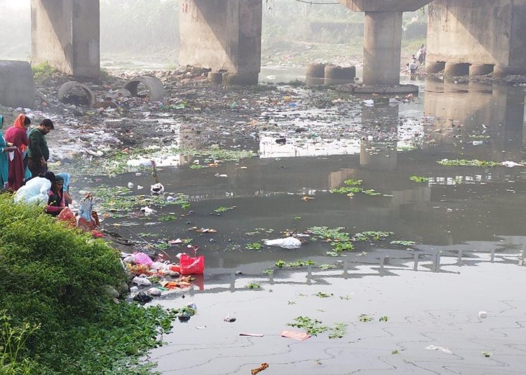 कार्तिक पूर्णिमा : रामगंगा और गागन नदी के घाटों पर उमड़ी भीड़, लगाई डुबकी