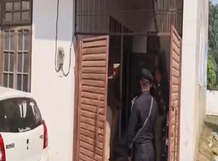 लखनऊ के मड़ियावं में एटीएस ने डाॅक्टर के घर पर मारा छापा