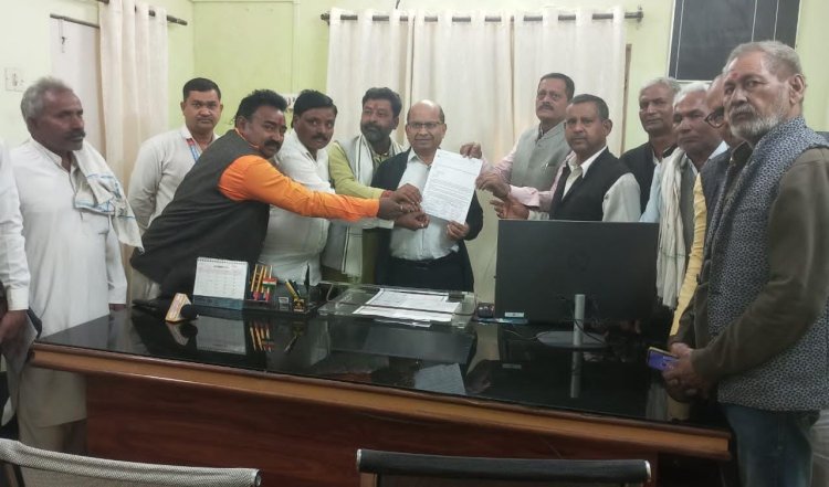 पत्रकारों के समस्याओं को लेकर मंडलायुक्त को सौंपा ज्ञापन