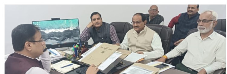 डीआईओएस से शिक्षक संघ ने की वार्ता, अवशेष भुगतान व प्रोन्नत वेतनमान समेत कई मांगों पर बनी सहमति