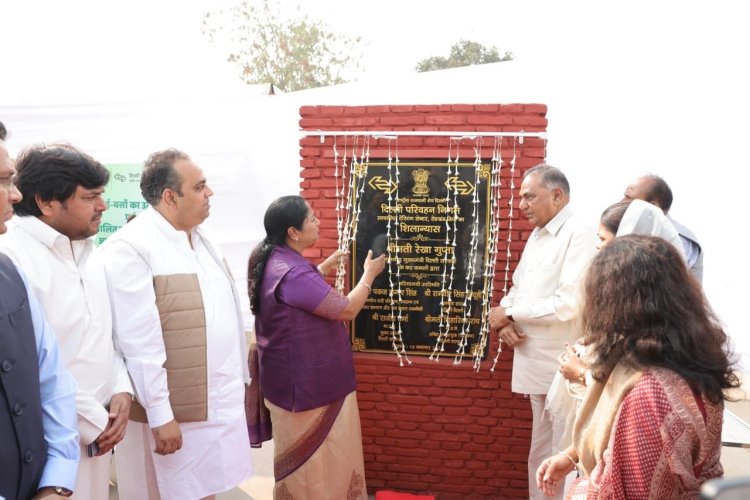 मुख्यमंत्री ने डीटीसी की 50 नई इलेक्ट्रिक बसों को दिखाई हरी झंडी