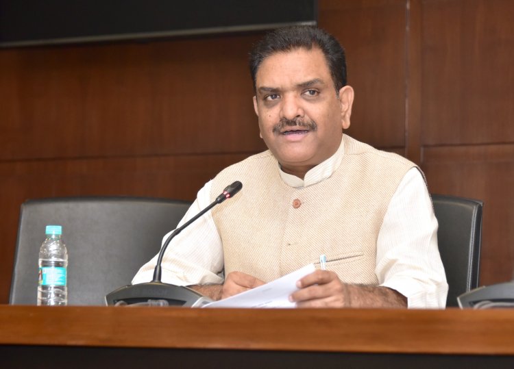 वरिष्ठजनों को स्वतः मिलेगा वृद्धावस्था पेंशन का लाभ : असीम अरुण