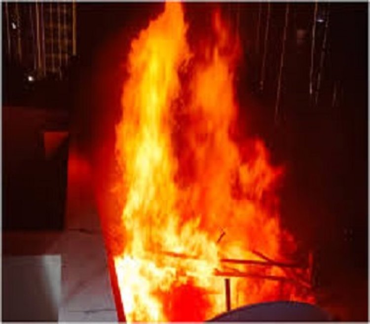 लखनऊ में आग लगने से सात दुकानें व गुमटी जली