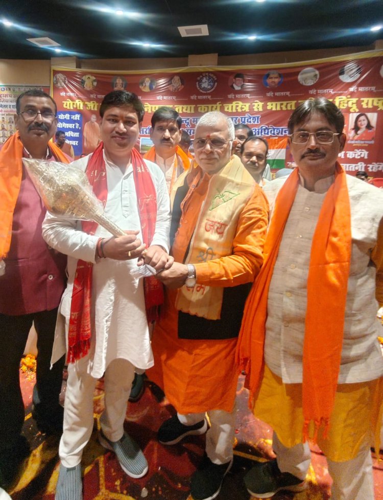 हिंदू रत्न पुरस्कार से सम्मानित हुए प्रदेश उपाध्यक्ष दीपक शुक्ला,महोबा पहुंचने पर हुए सम्मानित