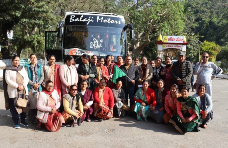 विधानसभा उपाध्यक्ष ने अयोध्या भ्रमण के लिए 60 सदस्यीय महिलाओं के दल को हरी झंडी दिखा किया रवाना