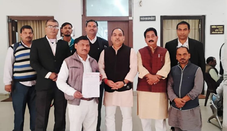 जानलेवा कफ सिरप का काला कारोबार: वाराणसी में कांग्रेस ने उठाई आवाज़, शासन-प्रशासन पर गंभीर आरोप