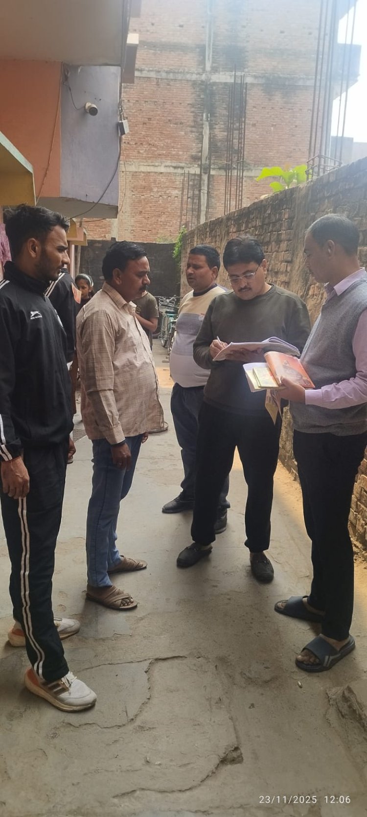 संघ शताब्दी वर्ष: संत रविदास नगर जानकी शाखा के स्वयंसेवकों ने घर-घर संपर्क किया