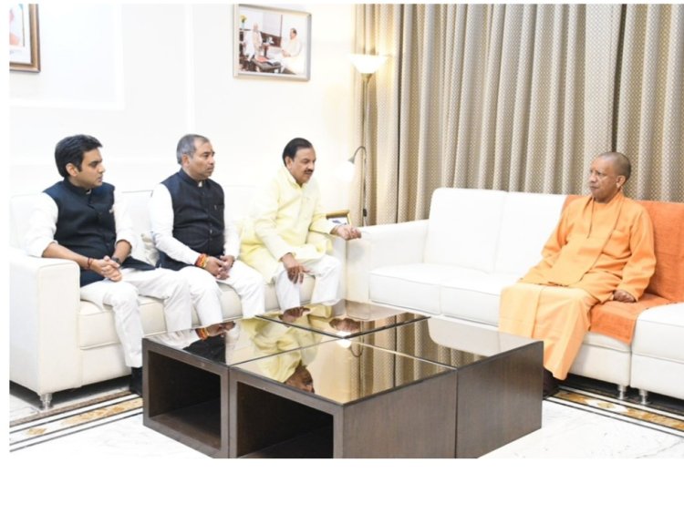 सांसद के घर पहुंचकर मुख्यमंत्री ने शोक संतप्त परिवार को दी सांत्वना