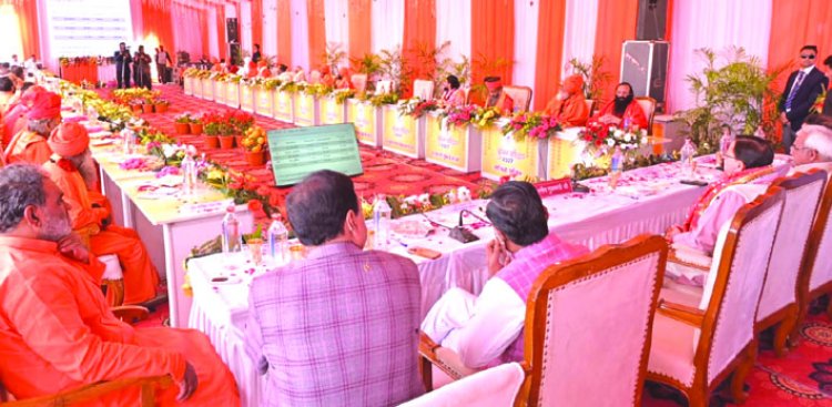 आवाहन अखाड़े के प्रतिनिधियों को मुख्यमंत्री की बैठक से बाहर निकाला गया, संतों में रोष