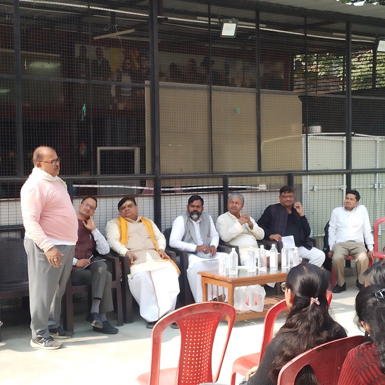 काशी शब्दोत्सव 2025 की व्यवस्था टीम और आयोजक मंडल की हुई समीक्षा